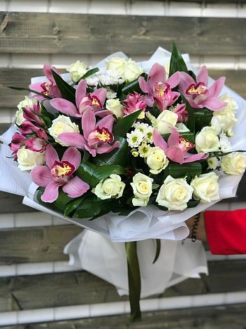 Букет цветов из: Розы и Хризантемы в Кожве