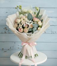 Букет цветов из:  Розы и Лизиантусы в Кожве