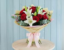 Букет цветов из:  Лилии и Розы в Кожве