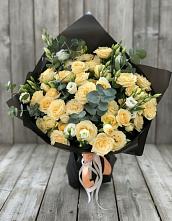Букет цветов из:  Розы и Лизиантусы в Кожве