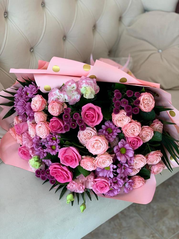 Букет цветов из: Хризантемы, Розы и Лизиантусы в Кожве