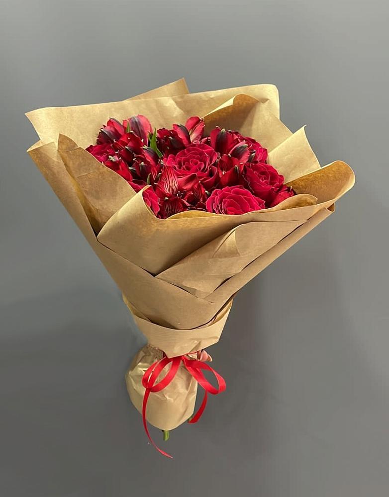 Букет цветов из: Альстромерии и Розы в Кожве