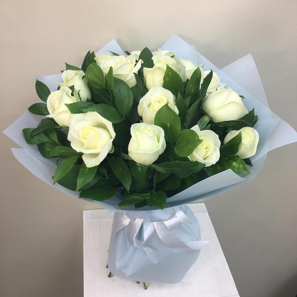 Букет 15 Белых роз Проуд в Кожве