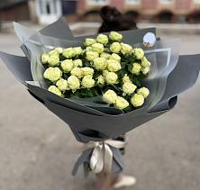 Букет Белые кустовые розы Солинеро в Кожве