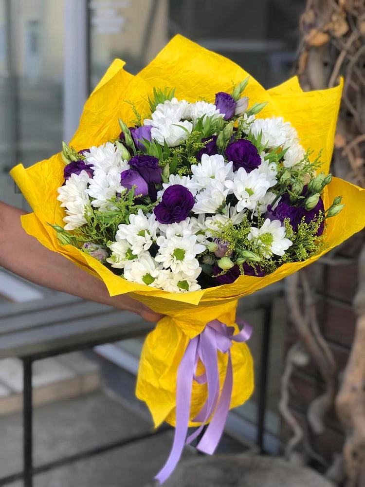 Букет цветов из: Ирисы, Хризантемы и Ромашки в Кожве