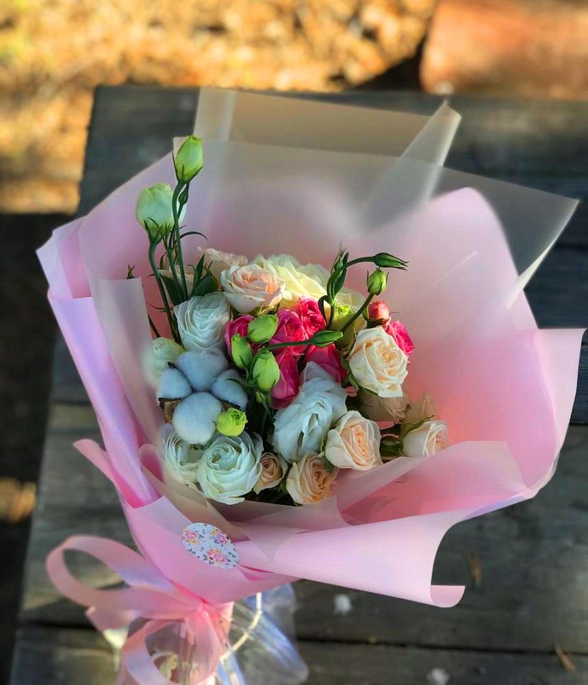 Букет цветов из: Розы и Лизиантусы в Кожве