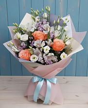 Букет цветов из:  Лизиантусы, Розы, Альстромерии и Гипсофила в Кожве