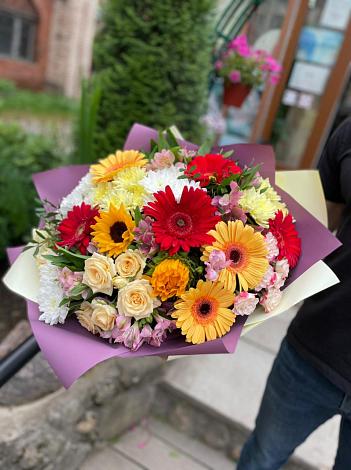 Букет цветов из: Герберы, Ромашки, Хризантемы, Розы и Подсолнухи в Кожве