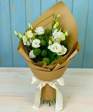 Букет цветов из:  Хризантемы и Лизиантусы в Кожве