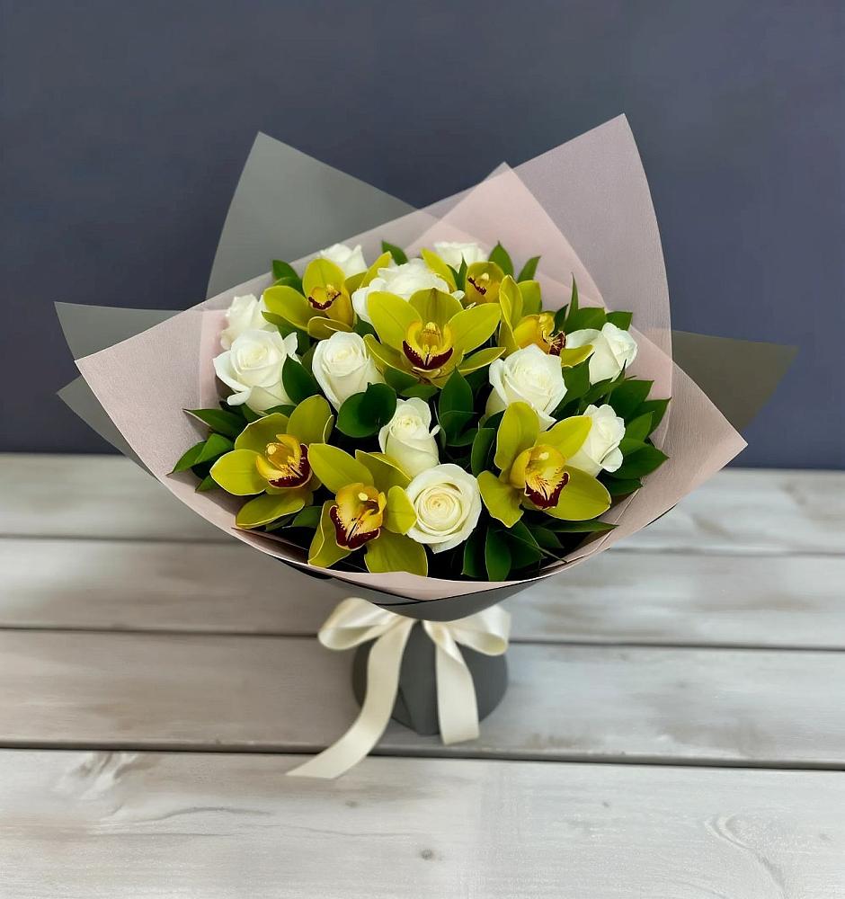 Букет цветов из: Орхидеи и Розы в Кожве