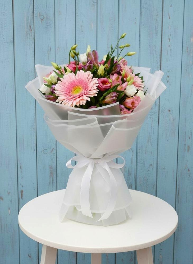 Букет цветов из: Герберы, Альстромерии и Лизиантусы в Кожве