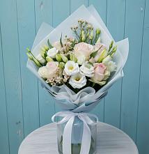 Букет цветов из:  Розы и Лизиантусы в Кожве