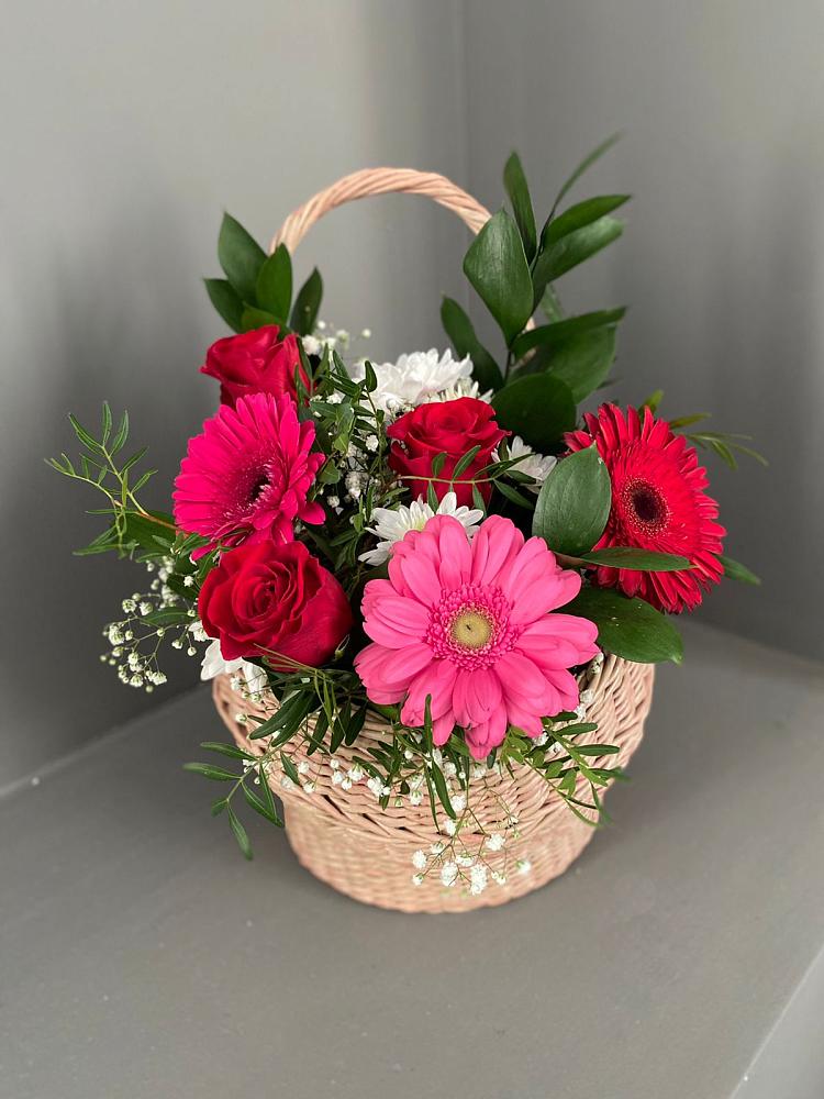 Цветочная композиция из Розы, Хризантемы и Герберы в корзине в Кожве