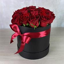 Цветочная композиция из Розы в шляпной коробке в Кожве