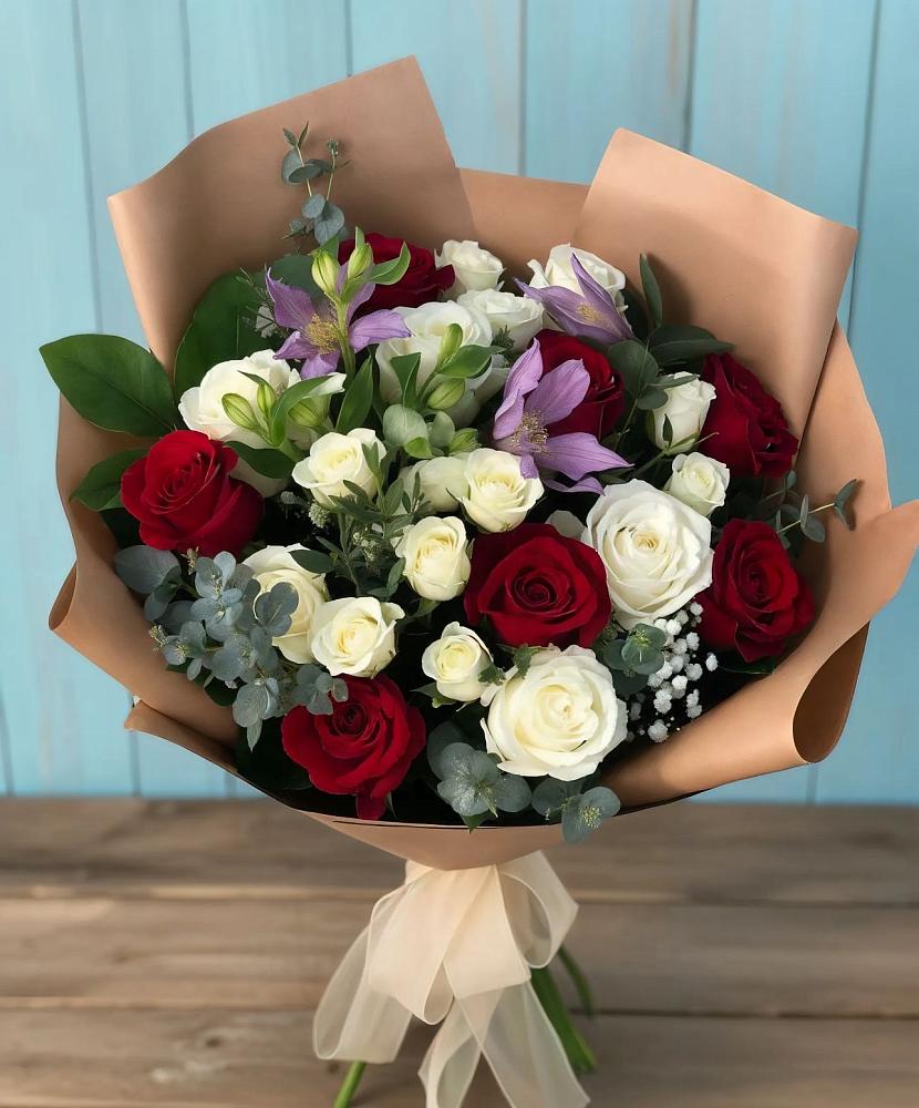 Букет цветов из: Розы и Альстромерии в Кожве