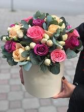 Цветочная композиция из Розы в шляпной коробке в Кожве